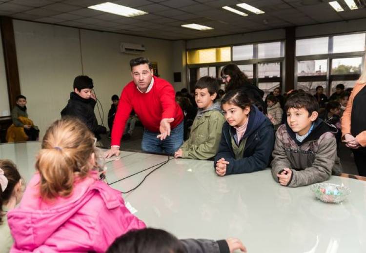 INTENDENTE NATALIO LATTANZI VIVIO EXPERIENCIA CON NIÑOS DE ESCUELA N° 6031