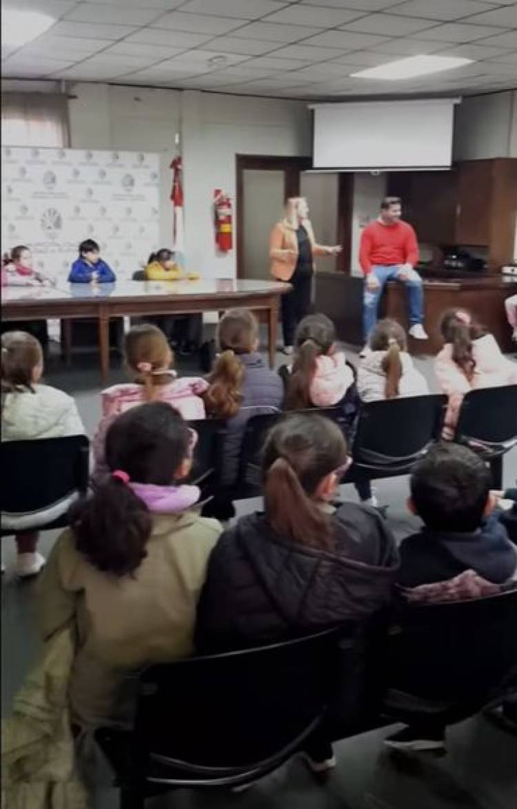 INTENDENTE NATALIO LATTANZI VIVIO EXPERIENCIA CON NIÑOS DE ESCUELA N° 6031