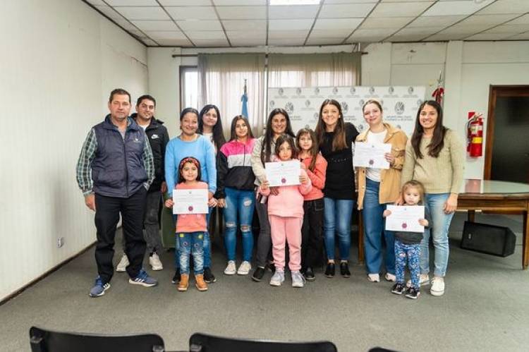 ENTREGA DE CERTIFICADOS DE LA ESCUELA DE OFICIOS DE UNR