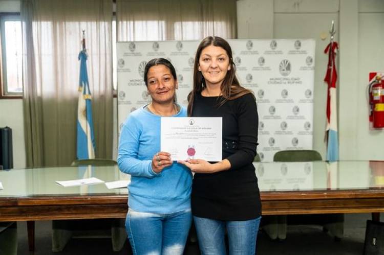 ENTREGA DE CERTIFICADOS DE LA ESCUELA DE OFICIOS DE UNR