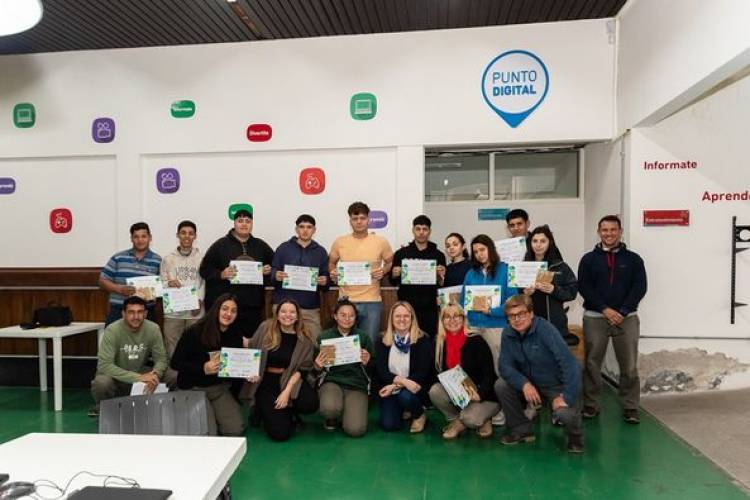 ENTREGA EN PUNTO DIGITAL CERTIFICADOS DE "TECNOLOGIA BASICO WORD Y EXCEL"