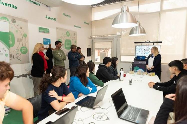 ENTREGA EN PUNTO DIGITAL CERTIFICADOS DE "TECNOLOGIA BASICO WORD Y EXCEL"