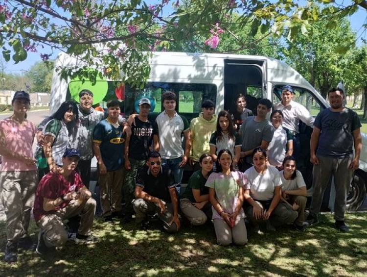 ALUMNOS DE ESCUELA N° 335 VIAJARON A LAZZARINO 
