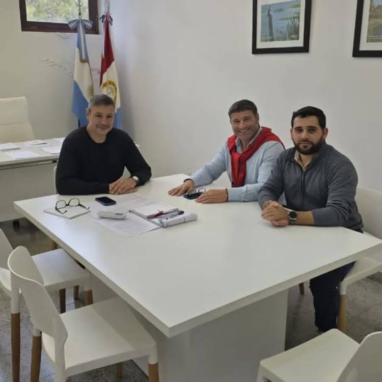 REUNION DE NATALIO Y MAXI CORREA EN MINISTERIO DE AMBIENTE EN SANTA FE