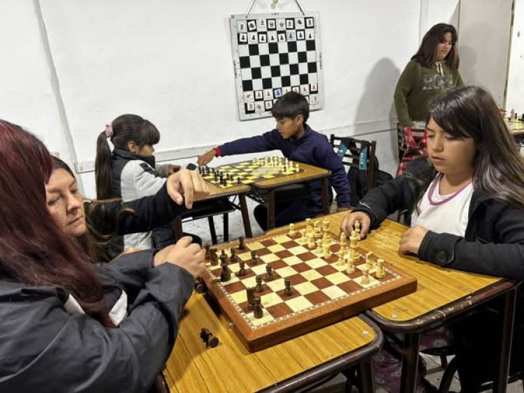 EL TALLER DE AJEDREZ LLEGO A LA ESCUELA 1288