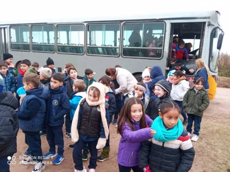 ALUMNOS DE 2° GRADO DE ESCUELA MANUEL BELGRANO DE VISITA