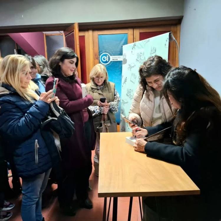 VIVIANA RIVERO PRESENTO "LOS SOLES DE SANTIAGO" EN RUFINO