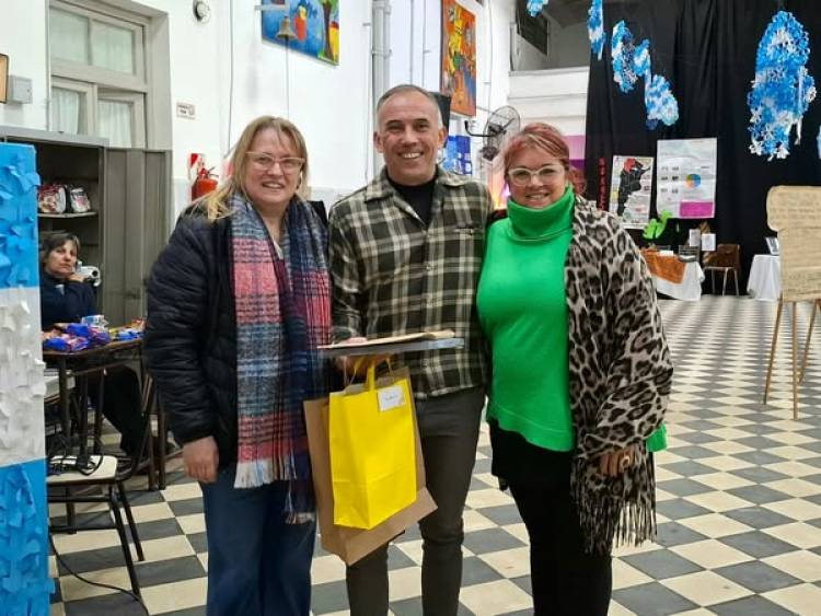DE TURISTAS POR ARGENTINA EN LA EESO 221