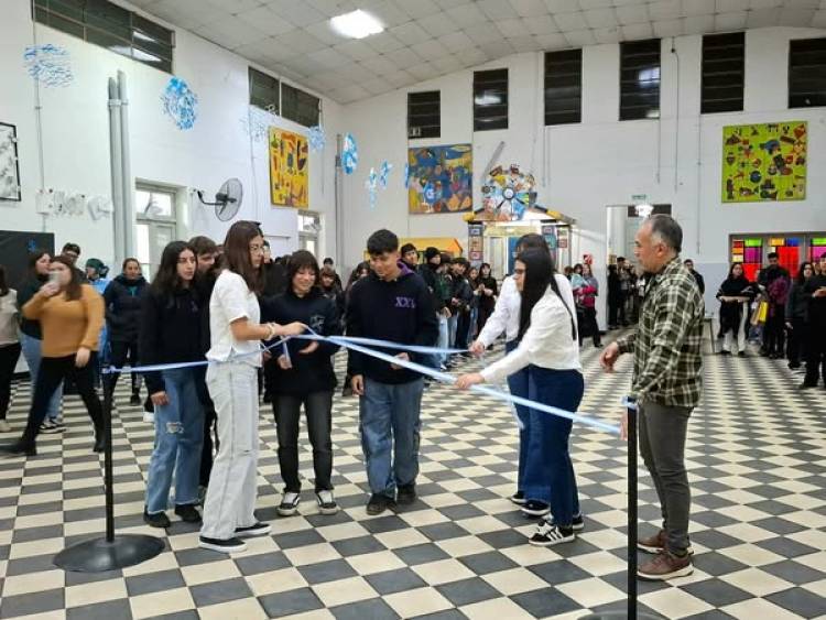 DE TURISTAS POR ARGENTINA EN LA EESO 221