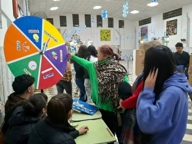 DE TURISTAS POR ARGENTINA EN LA EESO 221
