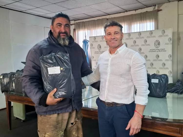 ENTREGA DE INDUMENTARIA