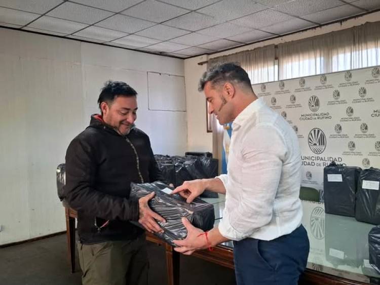 ENTREGA DE INDUMENTARIA