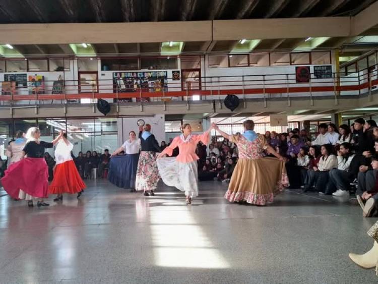 ACTO "DIA DE LA INDEPENDENCIA" EN EL SUPERIOR 50
