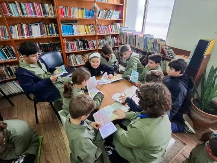 VISITAS ESCOLARES A LA BIBLIOTECA Y EL MUSEO