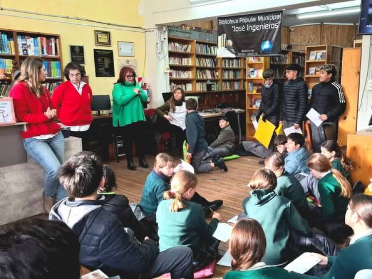 VISITAS ESCOLARES A LA BIBLIOTECA Y EL MUSEO