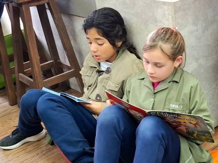 VISITAS ESCOLARES A LA BIBLIOTECA Y EL MUSEO
