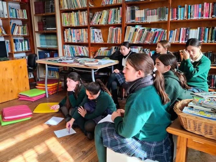 VISITAS ESCOLARES A LA BIBLIOTECA Y EL MUSEO