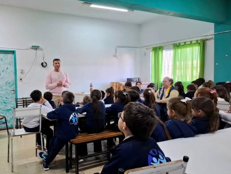 CHARLA CON ALUMNOS DE LA ESCUELA 669