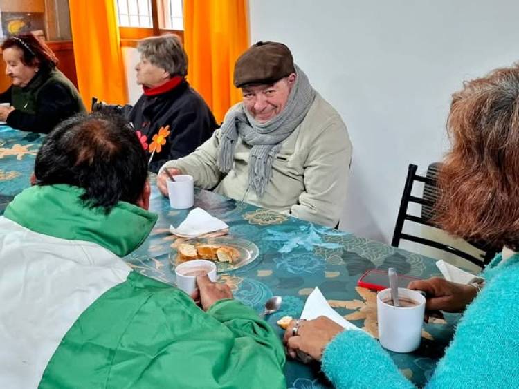 MERIENDA EN EL HOGAR DE DIA