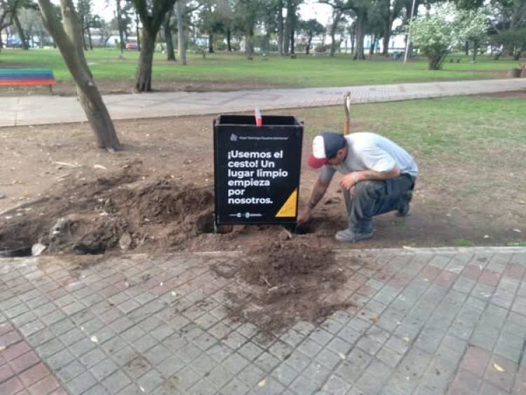 NUEVOS CESTOS EN PLAZA SARMIENTO