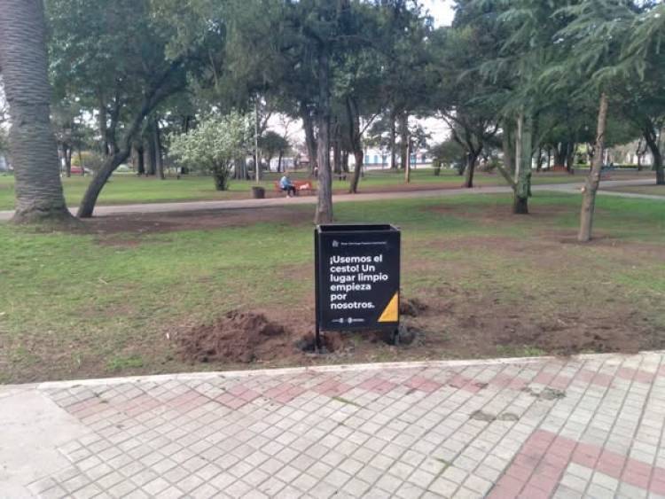 NUEVOS CESTOS EN PLAZA SARMIENTO