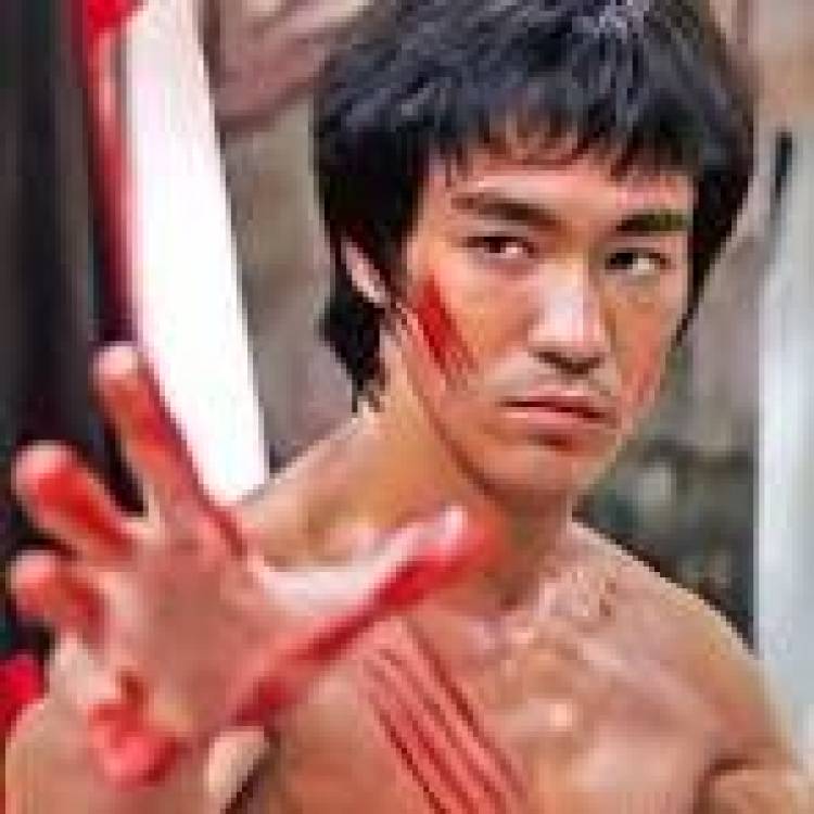 11 DE NOVIEMBRE DE 1940: MACE BRUCE LEE
