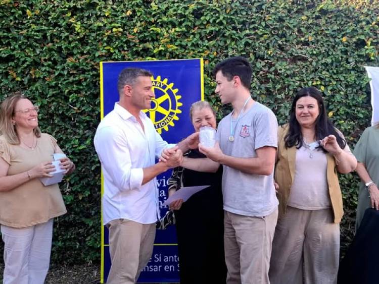 RECONOCIMIENTO A MEJORES COMPAÑEROS