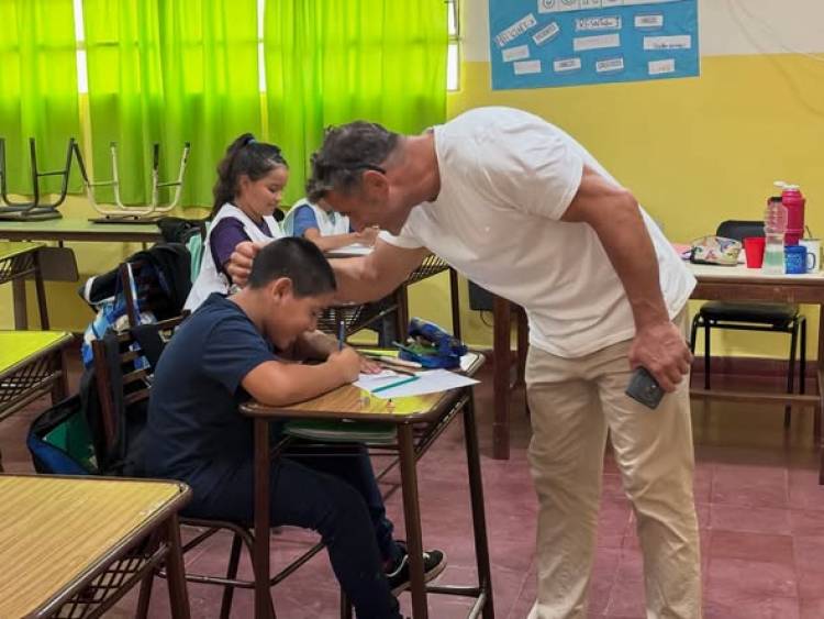 ENTREGA DE KITS A ESCUELAS PRIMARIAS