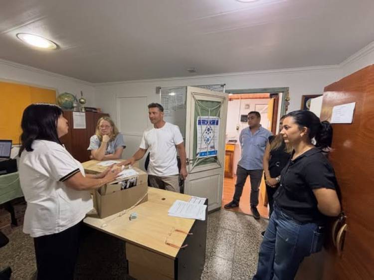 ENTREGA DE KITS A ESCUELAS PRIMARIAS